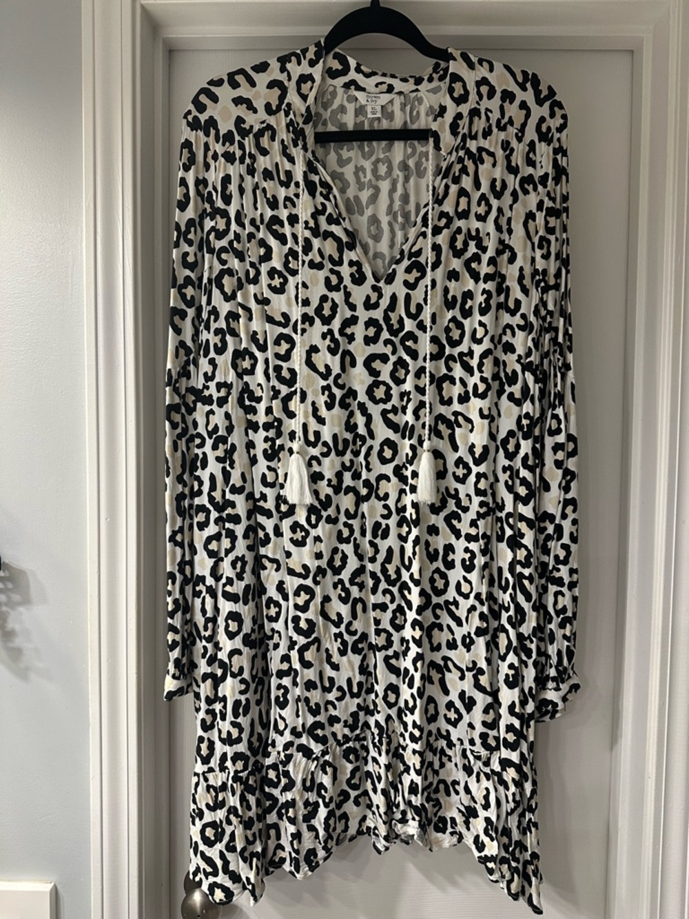 Leopard Print V-Neck Tunic Dress in White and Black